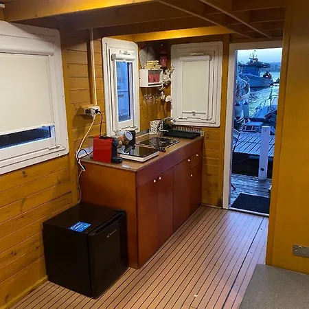House Boat V Al Poetto 2 Pax Piu' 1 Apartment *